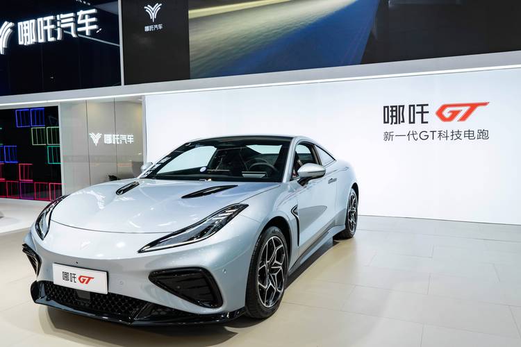 深圳大鹏新区跃富贝企业管理咨询哪吒汽车在智能汽车领域的表现，领途汽车在新能源汽车市场中的影响力